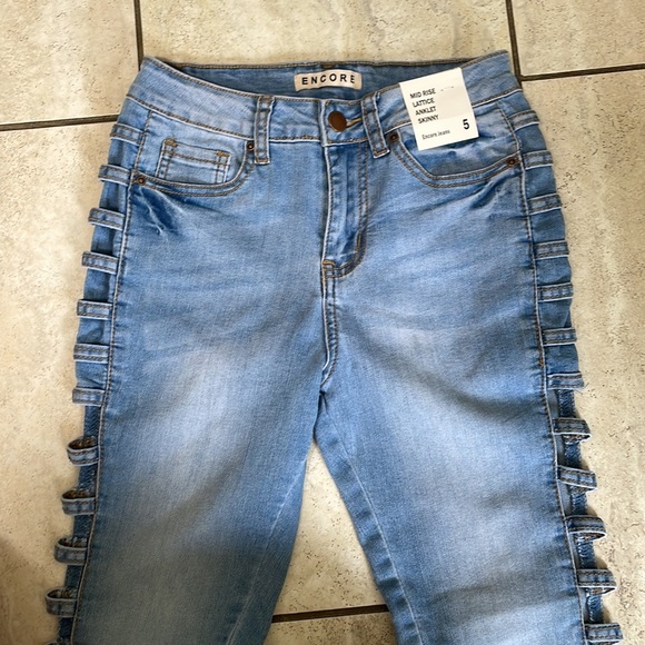 Encore Stretchy Side Cutout Jeans Size 5 - Picture 2 of 5